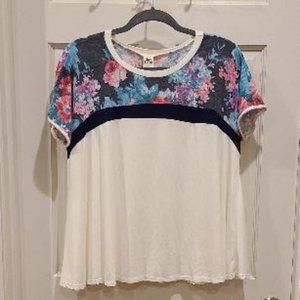 NWOT Sew in Love Flowy Top with Flowers Size Small